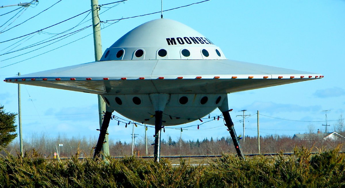 The photograph shows a UFO mock-up